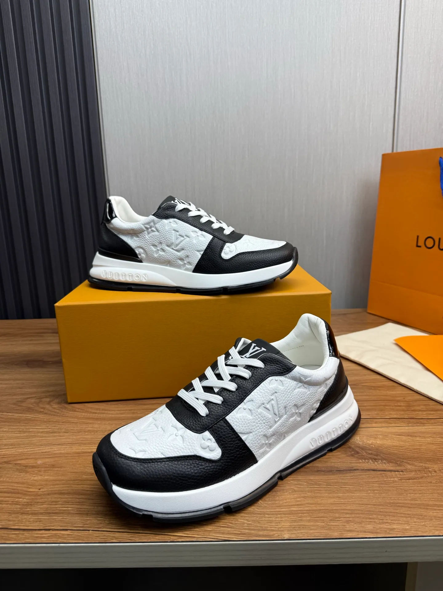 Men's men's shoes 💰840💰 LOUIS VUITTON [Luden Yiwei] The new trendy Lv is on the market 🎁, casual and fashionable men's shoes 👟Original 1:1 shipment✅ The upper is made of imported brand leather + cowhide lining, the original wear-resistant rubber outsole, the version is simple and elegant, exclusive for trendy men. 38-44 (customized at 38.45)